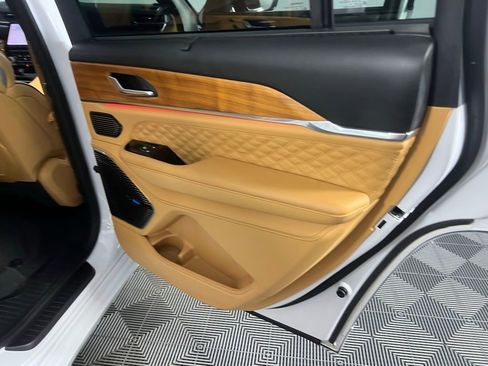 Used 2024 Jeep Grand Cherokee L Summit image 34