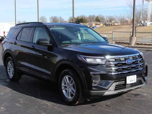 New 2026 Ford Explorer Active image 9