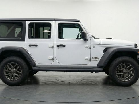 Used 2025 Jeep Wrangler Unlimited Sport AWD/4WD image 11