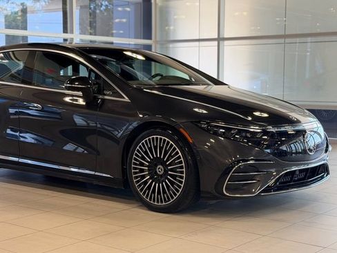 Used 2022 Mercedes-Benz EQS 580 4MATIC Sedan w/ Exclusive Trim Package image 5