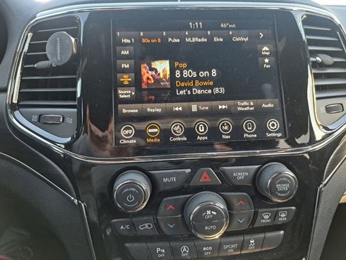 Used 2022 Jeep Grand Cherokee Limited image 11