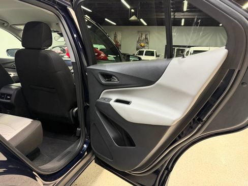 Used 2020 Chevrolet Equinox LS AWD/4WD image 17