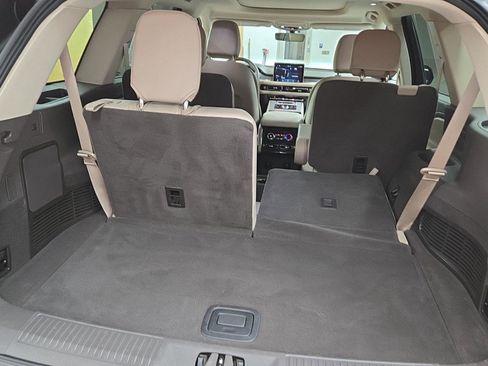 Used 2023 Lincoln Aviator AWD w/ Premium Package image 16