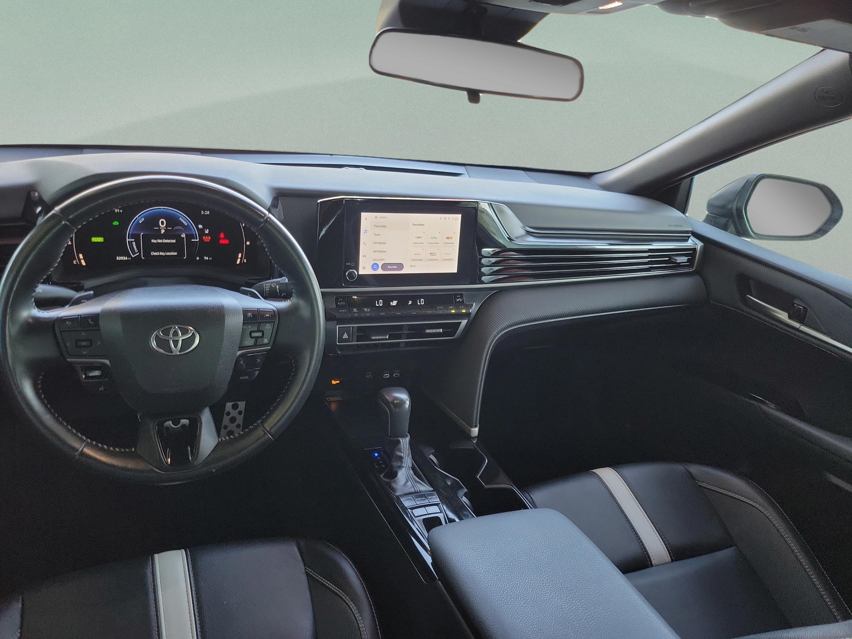 Used 2025 Toyota Camry SE FWD image 20
