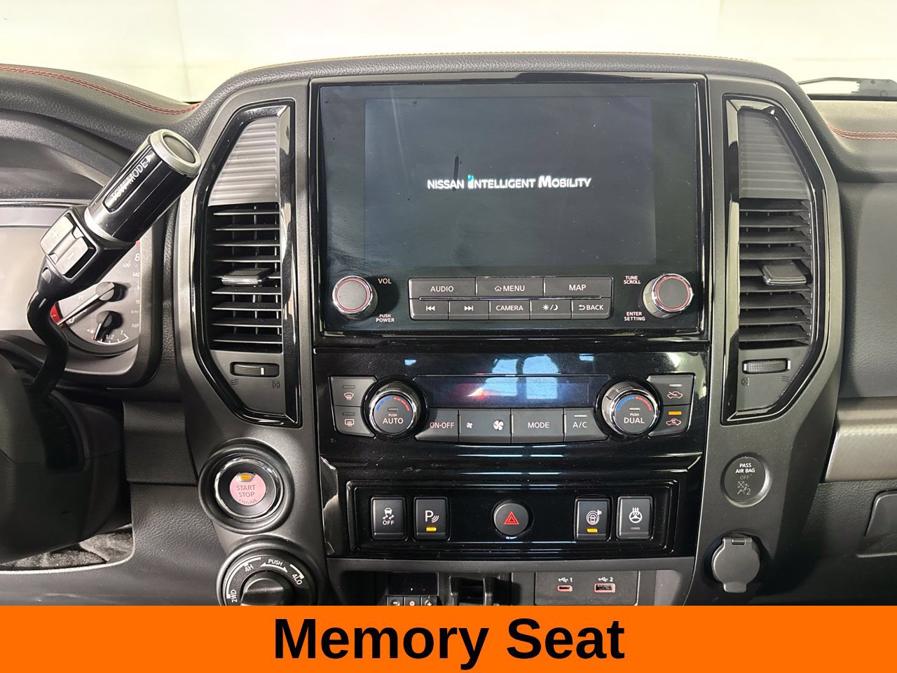 Used 2024 Nissan Titan PRO-4X w/ Pro-4x Convenience Package AWD/4WD image 19