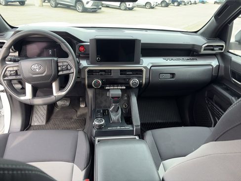 Used 2025 Toyota Tacoma TRD Off-Road image 12