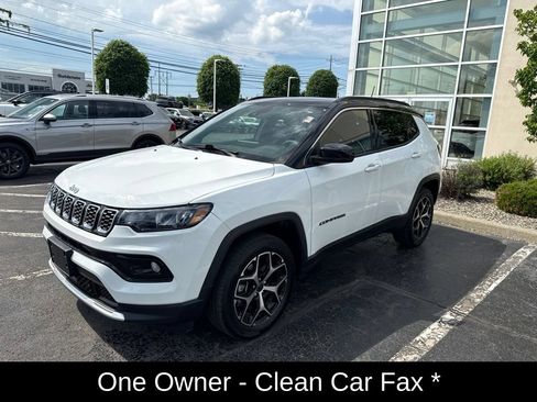 Used 2025 Jeep Compass Limited w/ Sun & Sound Group AWD/4WD image 8
