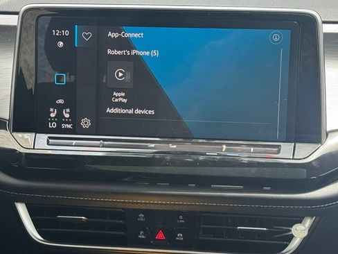 Used 2025 Volkswagen Atlas Cross Sport SE AWD/4WD image 17