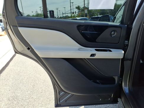 Certified 2025 Lincoln Aviator Reserve w/ Illumination Package AWD/4WD image 27