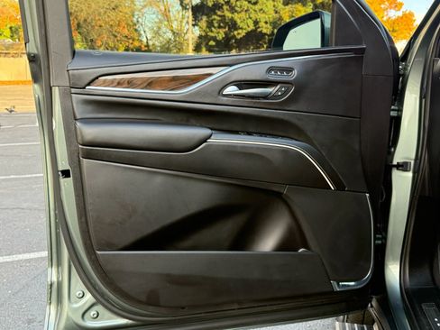 Used 2024 Cadillac Escalade ESV Sport Platinum w/ LPO, ONYX Package image 19