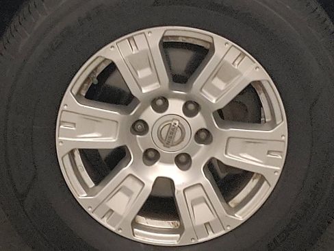 Used 2017 Nissan Titan SV RWD image 31