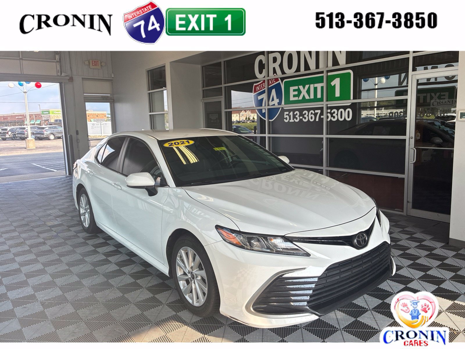 Used 2021 Toyota Camry LE w/ Carpet Mat Package (TMS) FWD image 1
