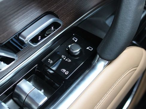 New 2026 Land Rover Range Rover Long Wheelbase SE AWD/4WD image 31