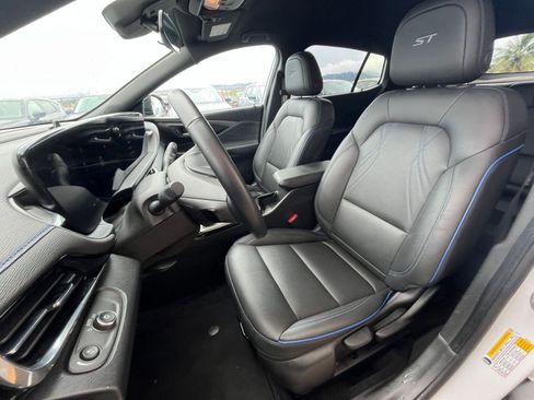 Used 2025 Buick Envista Sport Touring image 38