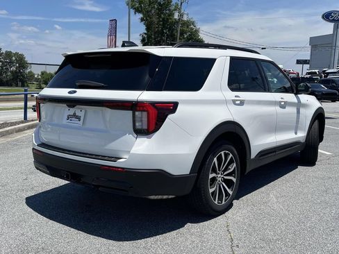 Used 2025 Ford Explorer ST-Line w/ Premium Package RWD image 3