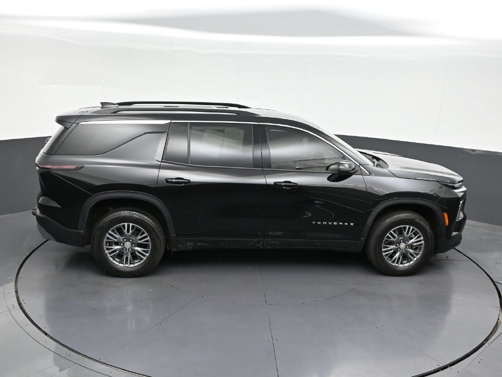 Used 2025 Chevrolet Traverse LT FWD image 22