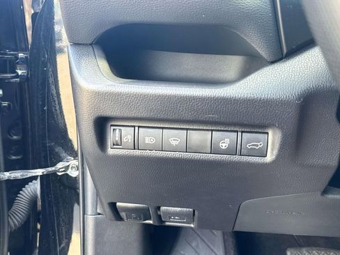 Used 2021 Toyota RAV4 XLE Premium image 21