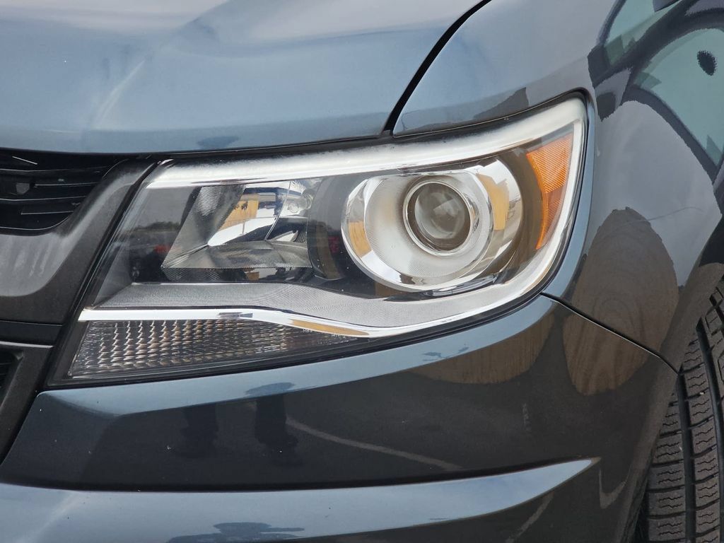 Used 2019 Chevrolet Colorado Z71 AWD/4WD image 32