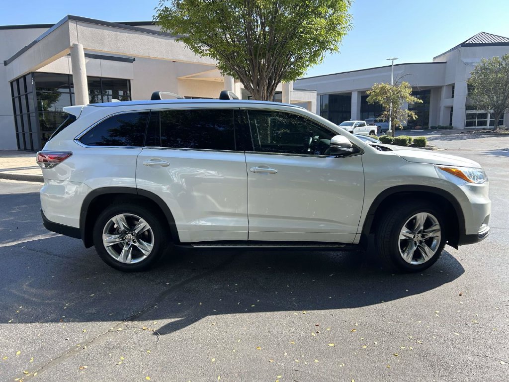 Used 2015 Toyota Highlander Limited FWD image 2