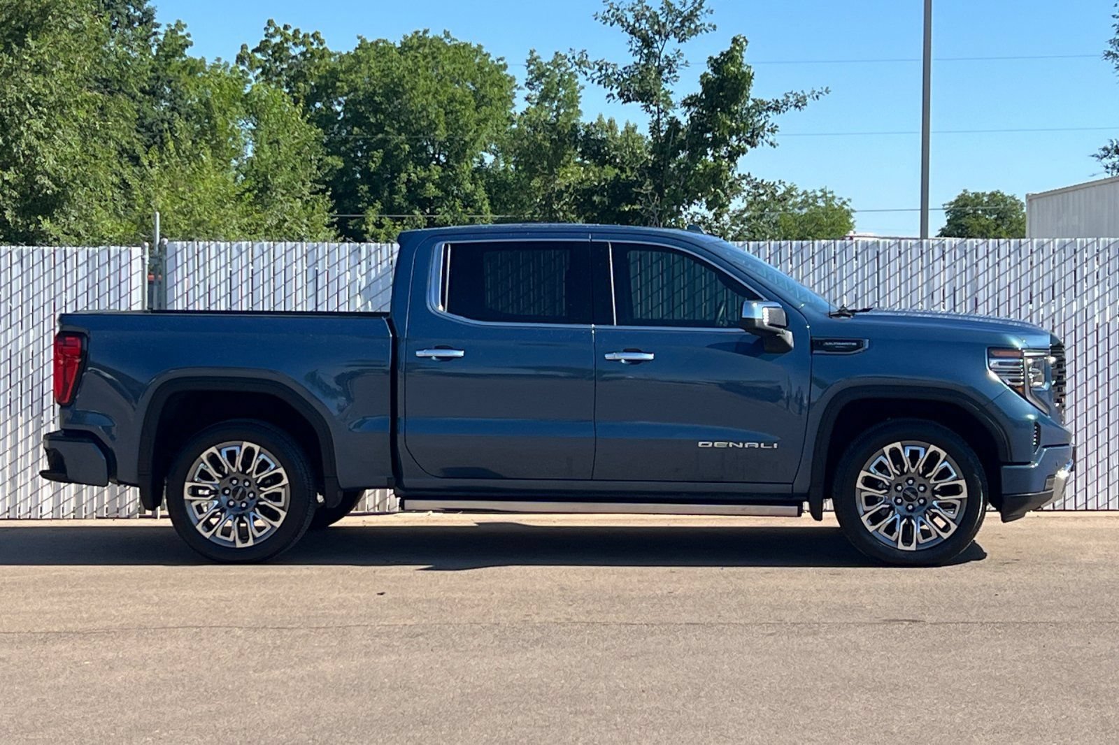 Certified 2025 GMC Sierra 1500 Denali Ultimate AWD/4WD image 3