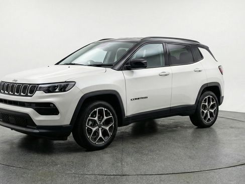 Used 2025 Jeep Compass Limited image 3