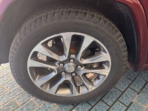 Used 2017 Jeep Grand Cherokee Overland image 10