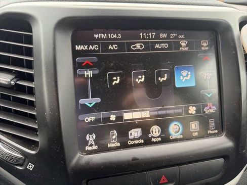 Used 2018 Jeep Cherokee Latitude Plus w/ Comfort/Convenience Group image 19