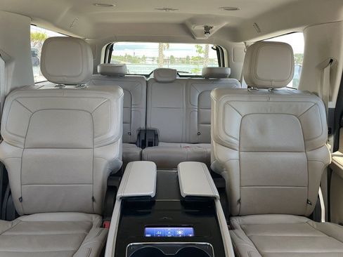 Used 2022 Lincoln Navigator L Reserve RWD image 14