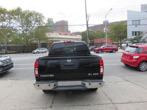 Used 2018 Nissan Frontier SV w/ Value Truck Package AWD/4WD image 9