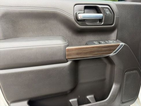 Used 2021 Chevrolet Silverado 1500 LT w/ Z71 Off-Road Package image 7