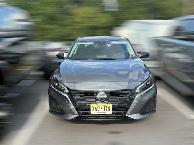 Used 2025 Nissan Altima 2.5 SV FWD image 2