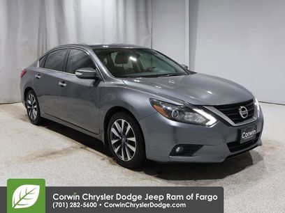 Used 2017 Nissan Altima 2.5 SL w/ 2.5 Technology Package