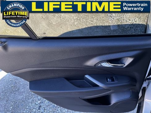 Used 2024 Chevrolet Trax ACTIV w/ Driver Confidence Package image 30