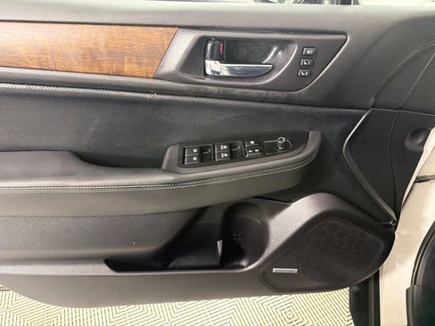 Used 2016 Subaru Outback 3.6R Limited AWD/4WD image 9