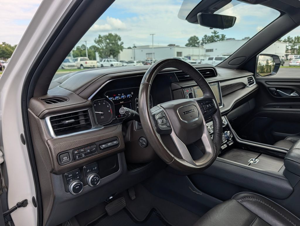 Used 2021 GMC Yukon Denali w/ Denali Premium Package AWD/4WD image 19