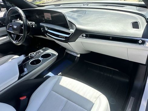 Used 2024 Cadillac Lyriq Luxury AWD/4WD image 30