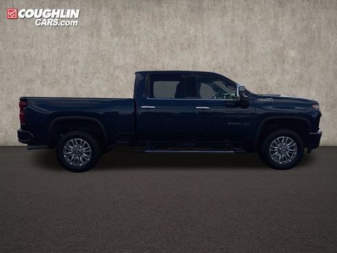 Used 2022 Chevrolet Silverado 2500 High Country w/ Safety Package II AWD/4WD image 7