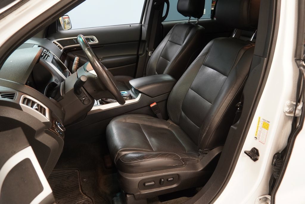 Used 2014 Ford Explorer Limited w/ Equipment Group 302A AWD/4WD image 4