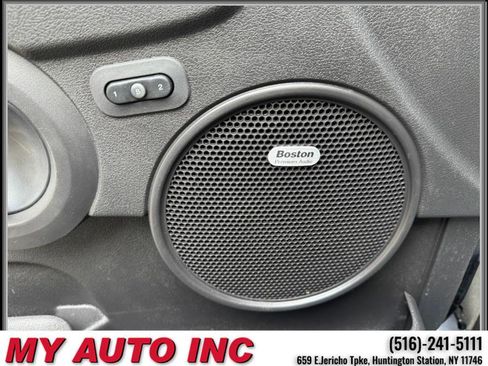 Used 2009 Jeep Commander Limited image 28