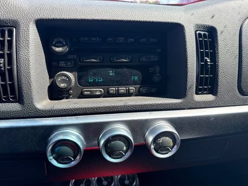 Used 2006 Chevrolet SSR w/ Preferred Equipment Group RWD image 17
