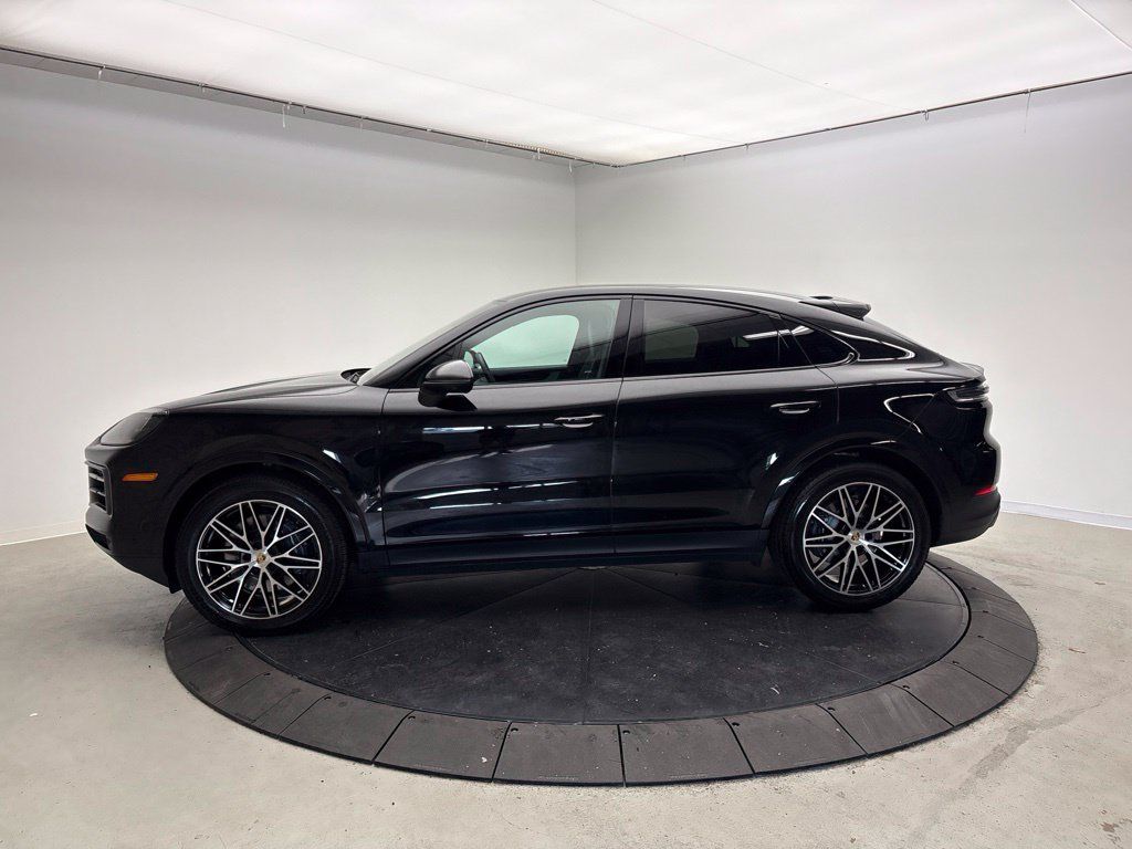 Certified 2024 Porsche Cayenne Coupe AWD/4WD image 2
