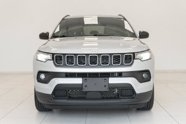Used 2024 Jeep Compass Latitude AWD/4WD image 24