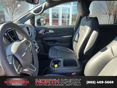New 2026 Chrysler Pacifica Select