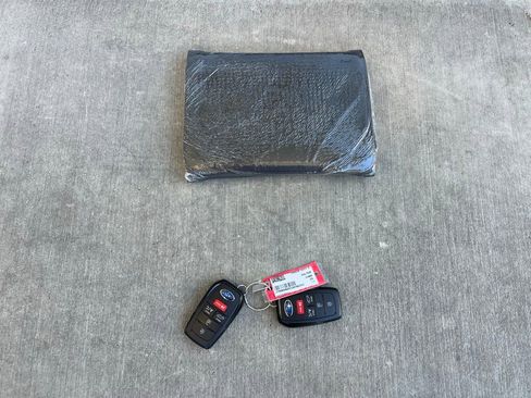 Certified 2025 Subaru Solterra Limited image 28