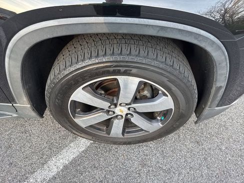 Used 2018 Chevrolet Traverse LT image 9