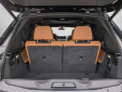 Used 2022 BMW X7 xDrive40i w/ M Sport Package image 7
