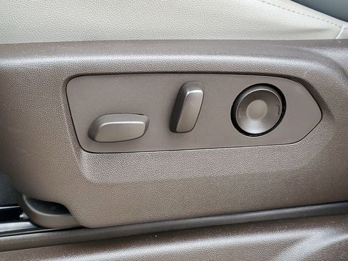 Used 2021 Chevrolet Tahoe Z71 w/ Z71 Signature Package image 40