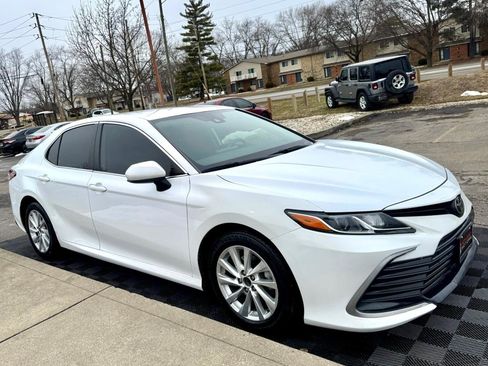 Used 2021 Toyota Camry LE image 2
