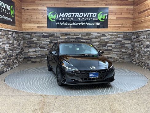 Certified 2023 Hyundai Elantra SEL image 2