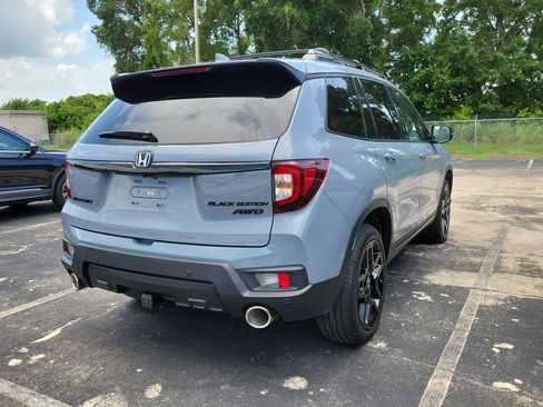 Used 2024 Honda Passport Black Edition image 5